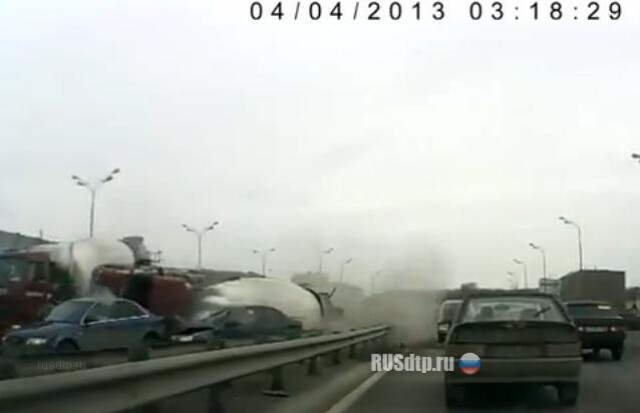 Миксер опрокинулся 