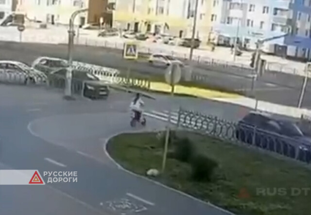 В Екатеринбурге машина сбила женщину с ребёнком на электровелосипеде