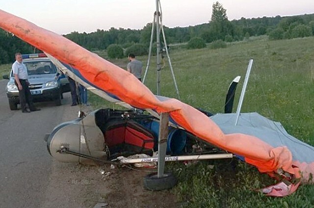 В Ярославской области пассажир мотоцикла погиб от столкновения с дельтапланом 