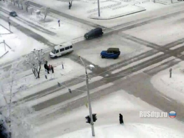 Маршрутка насмерть сбила дочь полицейского 