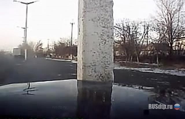 Столб не пострадал 