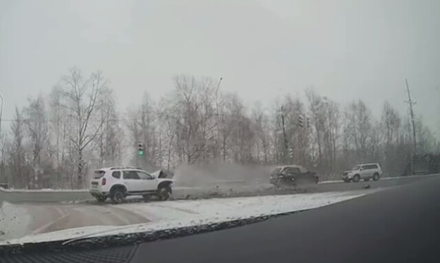 ДТП в Нижегородской области: водитель иномарки проехал на красный и протаранил два автомобиля 