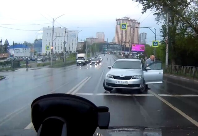 Водитель самоката скрылся с места ДТП в Рязани