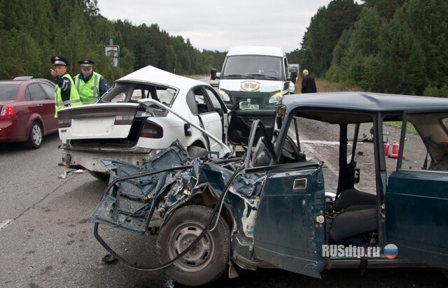 Subaru Legacy vs ВАЗ-2107 