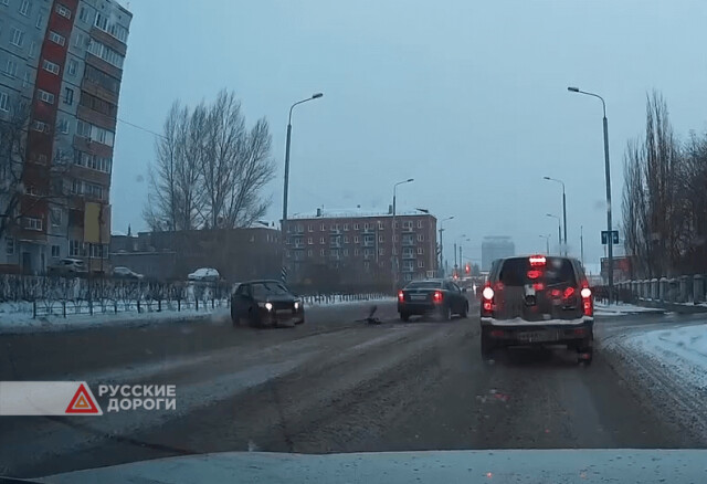 Два автомобиля столкнулись на улице Омской в Омске