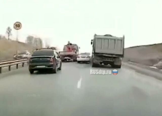 Подлез под грузовик на Байкальском тракте