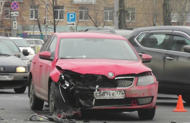 Три человека пострадали в ДТП с участием скорой в Москве 