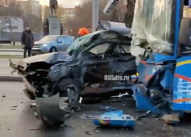 Двое погибли в ДТП на Кутузовском проспекте. ВИДЕО 
