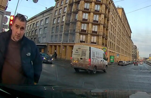 «Ехал и никого не трогал»: водитель поворачивал направо с левой полосы и устроил ДТП