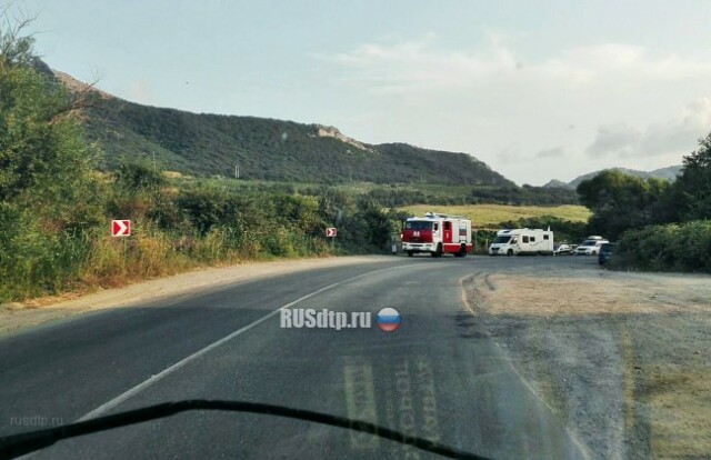 Пассажирский автобус упал в пропасть в Крыму 