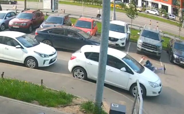 «Остался без части зубов»: ребенок на электросамокате попал под колеса