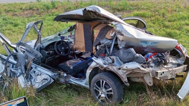Nissan разорвало на части на трассе Тюмень — Омск 