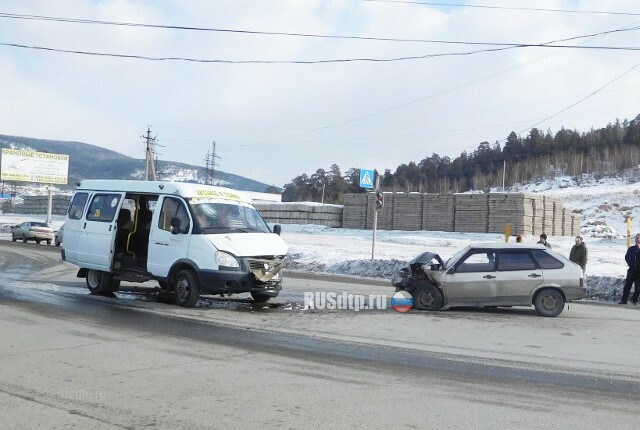 Три человека, в том числе ребенок, пострадали в ДТП с маршруткой в Миассе 