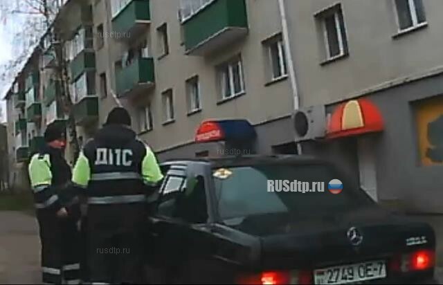 В Минске пьяный водитель протащил инспектора на двери автомобиля