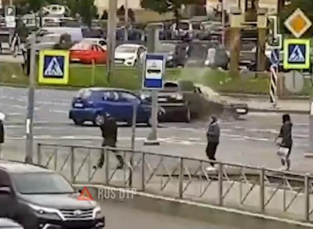 ДТП на Комендантской площади в Петербурге