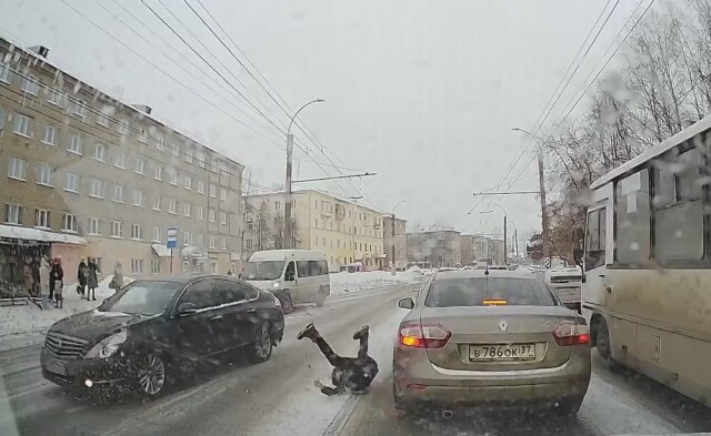 11-летний мальчик попал под колеса автомобиля в Иванове 