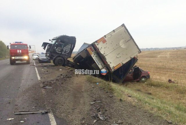 Двое взрослых и двое детей погибли под встречной фурой на трассе М-7 в Башкирии 