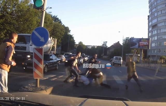 Водитель автомобиля с видеорегистратором стал очевидцем массовой драки в Калининграде