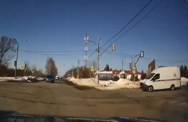 ДТП в Тульской области: водитель скорой проехал на запрещающий сигнал светофора 