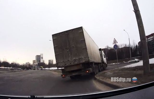 Мажор чуть не придавил 