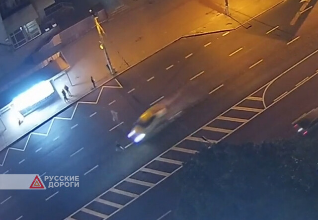 В Запорожье пешеход перебегал дорогу в неположенном месте и попал под машину