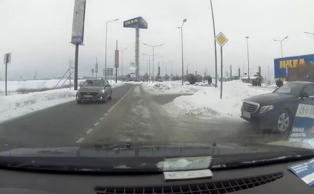 ДТП на парковке в Петербурге: кто виноват и почему? 