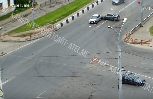 В Рыбинске столкнулись три автомобиля