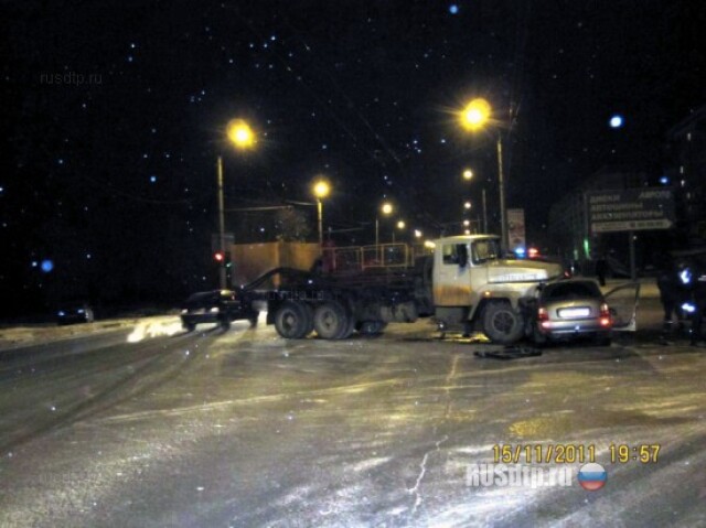 В Оренбурге КРАЗ раздавил «Калину» 