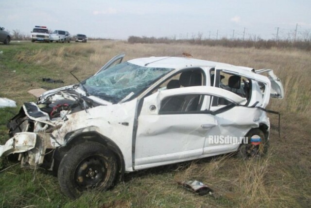 Двое мужчин погибли в перевернувшейся машине под Волгоградом 