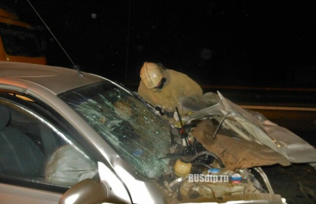 В Чувашии полицейский погиб при столкновении автомобиля с лесовозом 