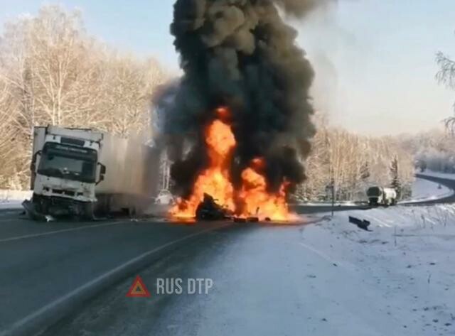 Трое сгорели в «Мерседесе» в результате ДТП на трассе «Сибирь» 