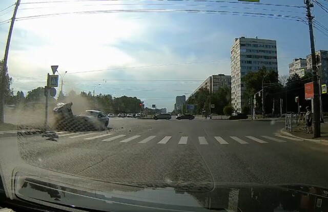 ДТП в Петербурге: Kia пытался повернуть налево и столкнулся с BMW