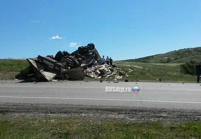 В Волгоградской области перевернулась фура с пивом. Погиб дальнобойщик 