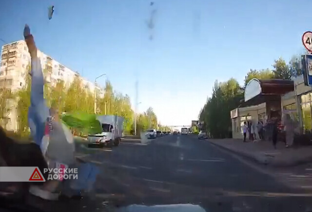 В Сыктывкаре Nissan сбил женщину на пешеходном переходе