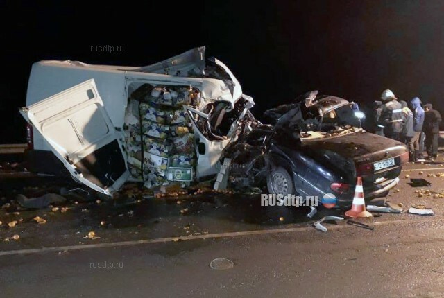 Шесть человек погибли в лобовом столкновении автомобилей на Кубани 