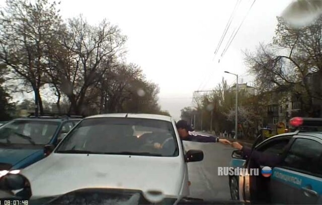 Мир так тесен, дай-ка брат тебя обнять 