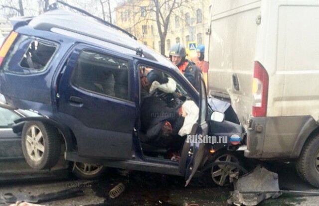 Водитель «Сузуки» погиб в массовом ДТП на Лесном проспекте в Петербурге 