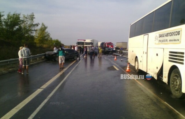 ФОТО: два человека погибли в массовом ДТП с участием автобуса на трассе М-4 «Дон» 
