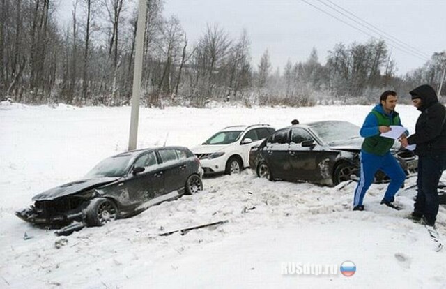 Около 20 автомобилей столкнулись на трассе М10 «Россия» 