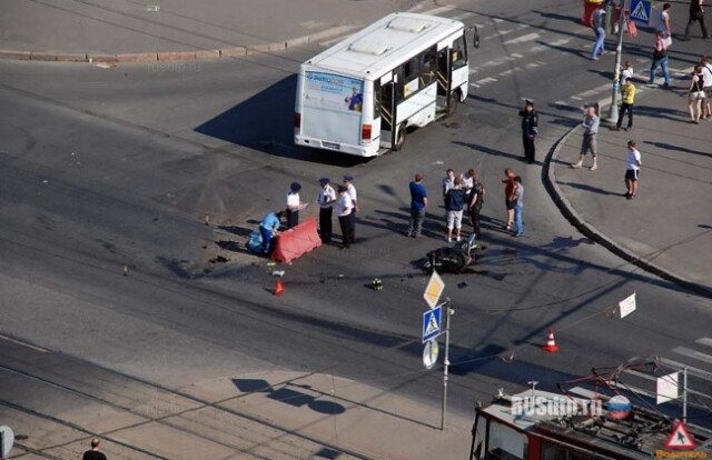 В Санкт- Петербурге разбился мотоциклист 