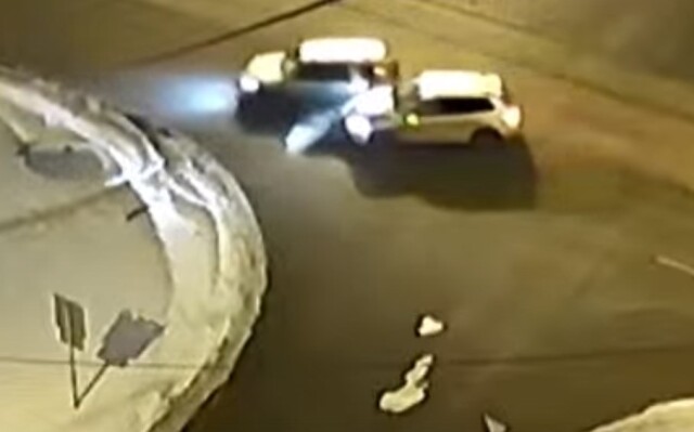 Два автомобиля столкнулись на пустой ночной дороге в Красноярске
