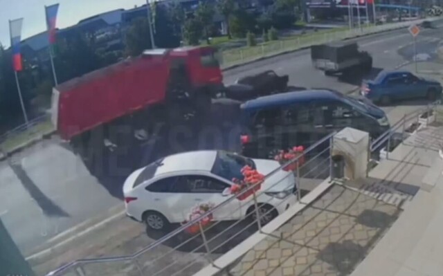 Водитель «Жигулей» погиб в массовом ДТП в Сочи 
