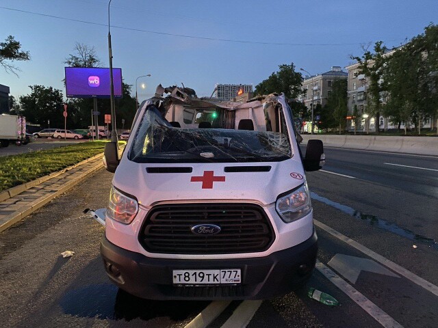 У скорой помощи срезало крышу в результате ДТП на Каширском шоссе 