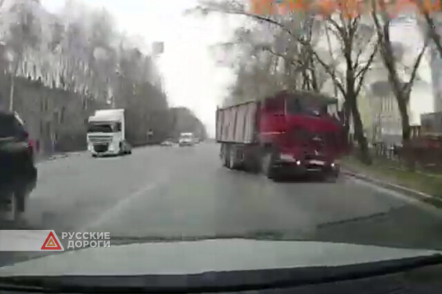 В Екатеринбурге водитель самосвала уснул за рулем