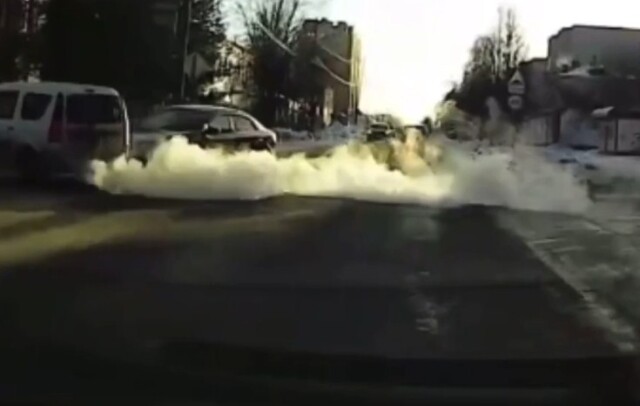 ДТП во Ржеве на улице Садовой: водитель «Ларгуса» пытался проскочить