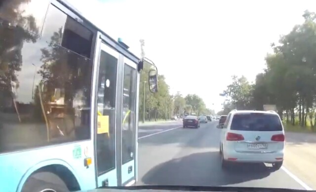 ДТП на Красносельском шоссе с участием автобуса и автомобиля. Кто виноват?