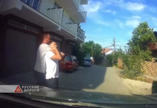В Крыму после ДТП один водитель начал душить другого