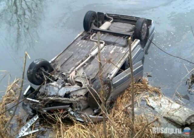 В Ростовской области утонул ВАЗ 2115. Два человека погибли 