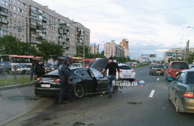 В Петербурге потерпел крушение «Porsche Panamera» 