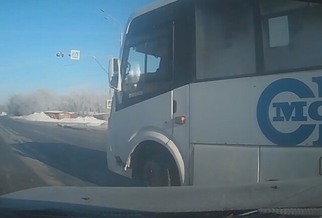 ДТП на Красноярском тракте в Омске: автобус выезжал со второстепенной 